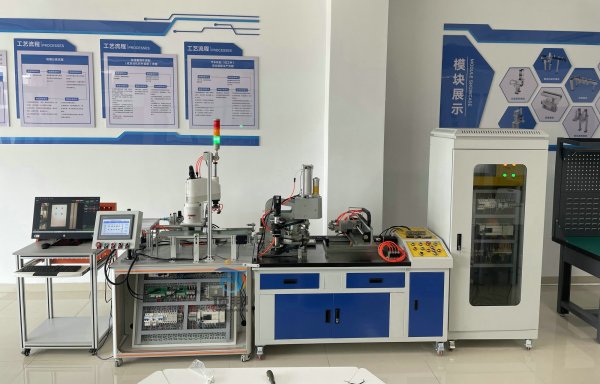 ͨ�ÙC(j��)��O(sh��)�䰲�b�c�{(di��o)ԇ�C�ό�Ӗ(x��n)ƽ�_