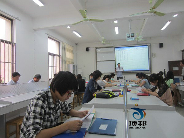 財會模擬實驗室設(shè)備(六人座)