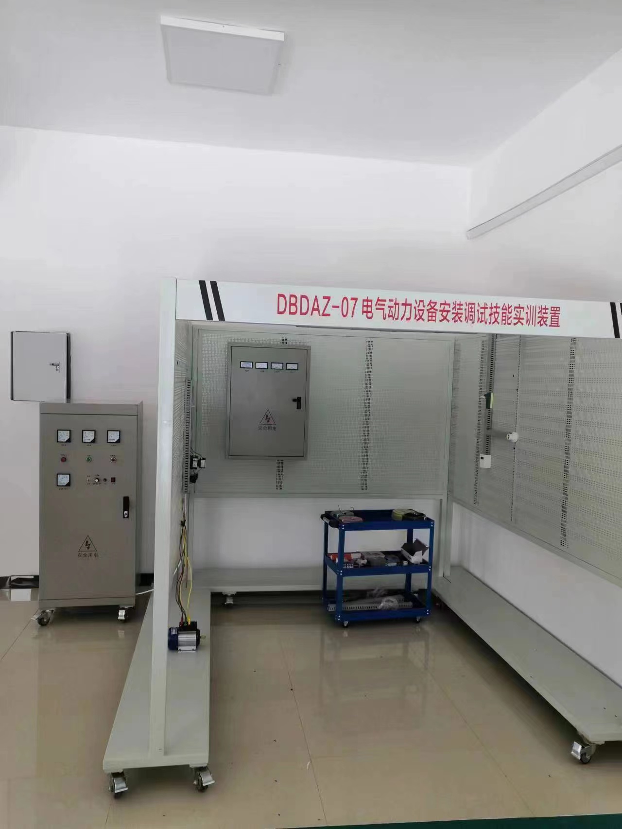 電氣動(dòng)力設(shè)備安裝調(diào)試技能實(shí)訓(xùn)裝置