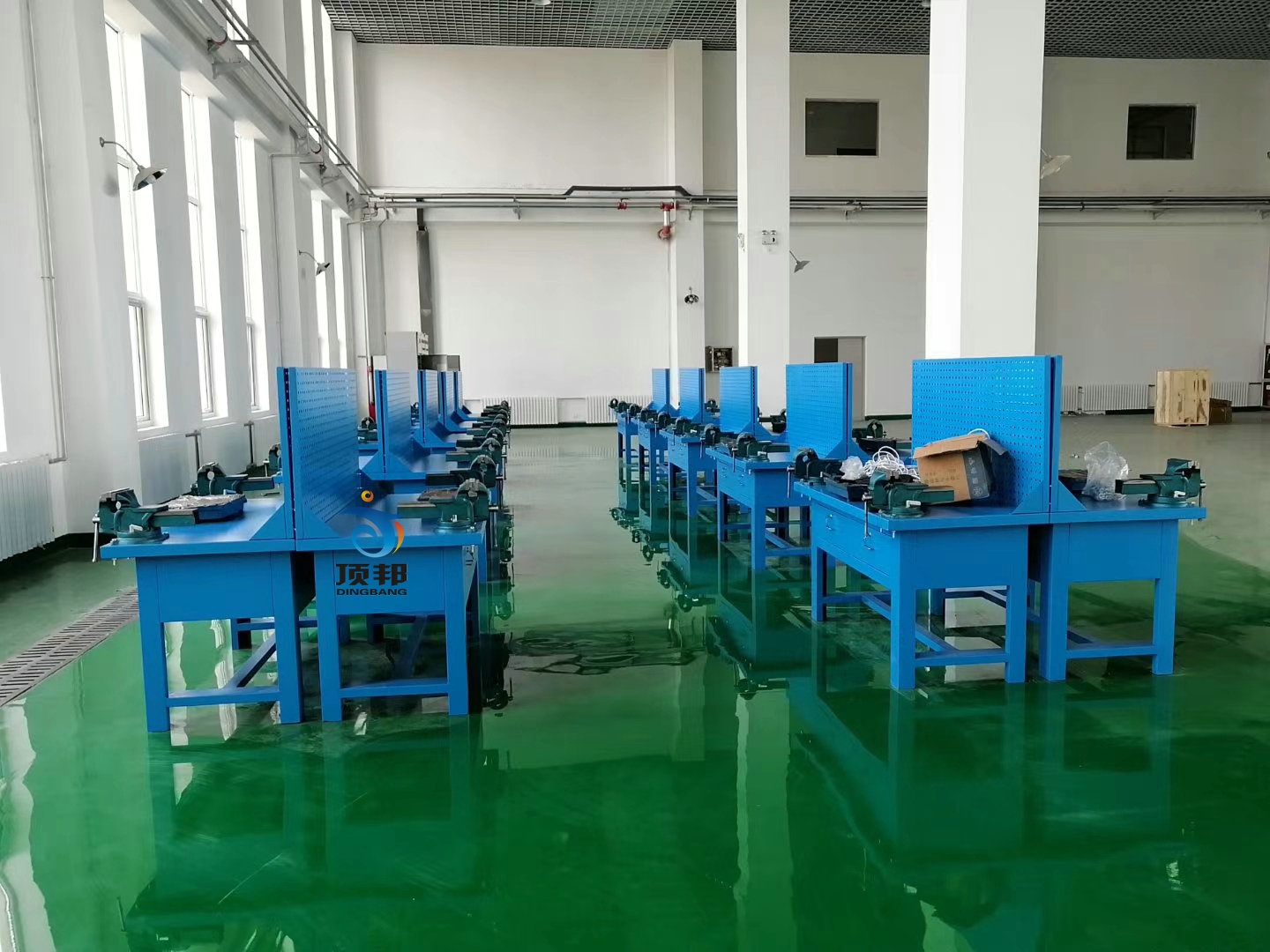 鉗工實(shí)訓(xùn)設(shè)備