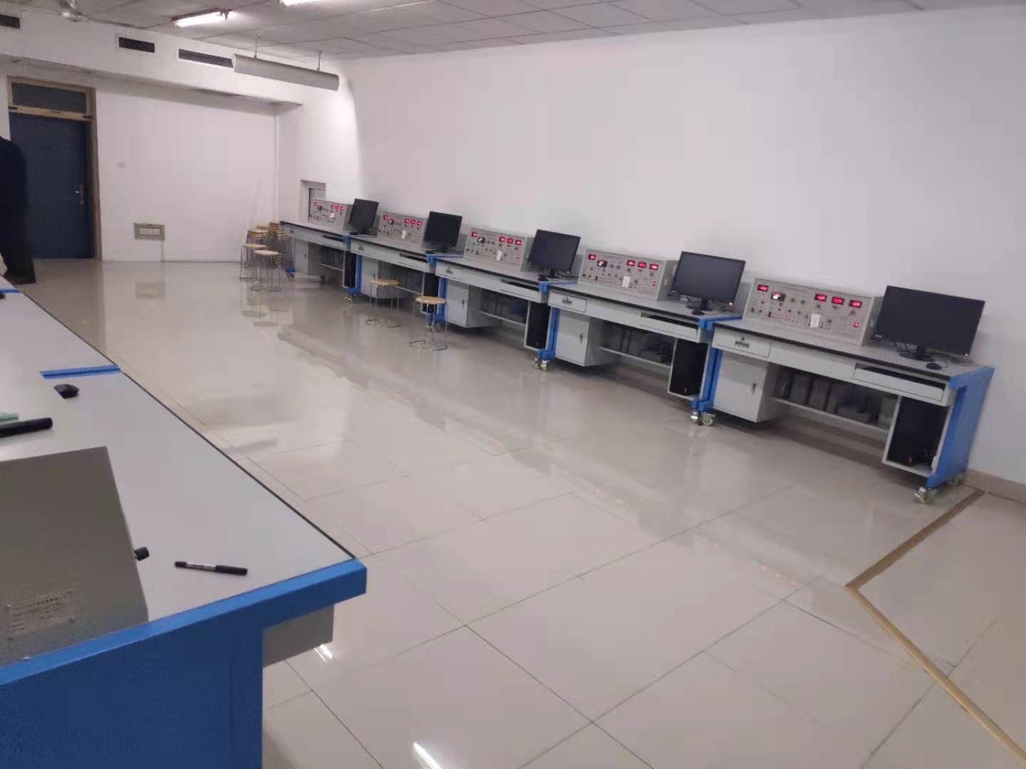 �����t(y��)�W����������_