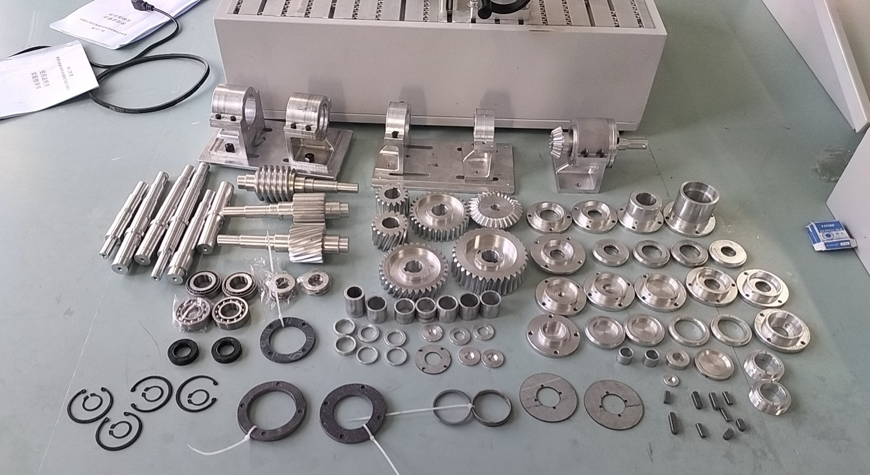 便攜式機械系統(tǒng)傳動創(chuàng)新組合設(shè)計實驗臺