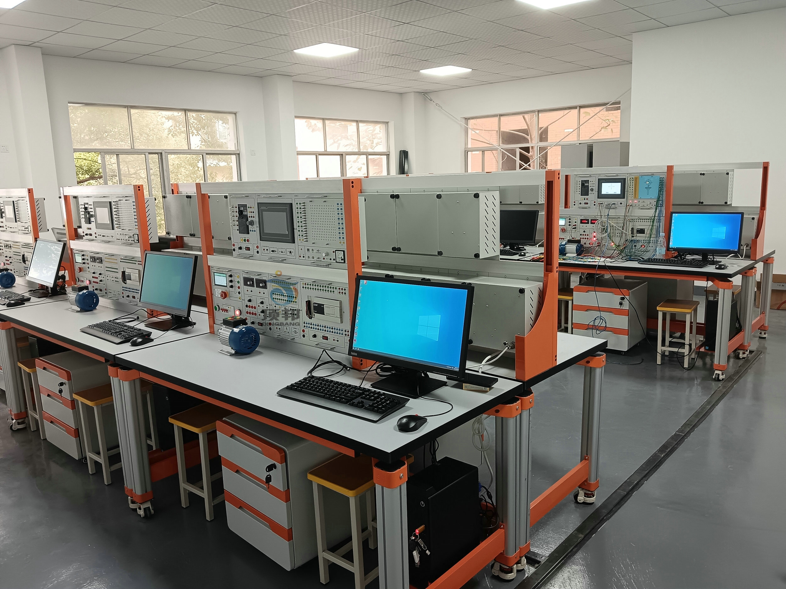 PLC及電氣控制綜合實訓(xùn)臺