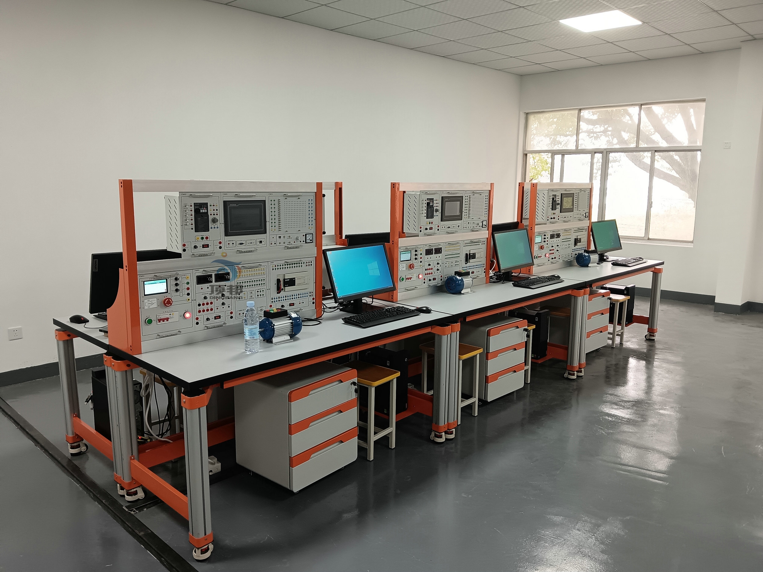 PLC及電氣控制綜合實訓(xùn)臺