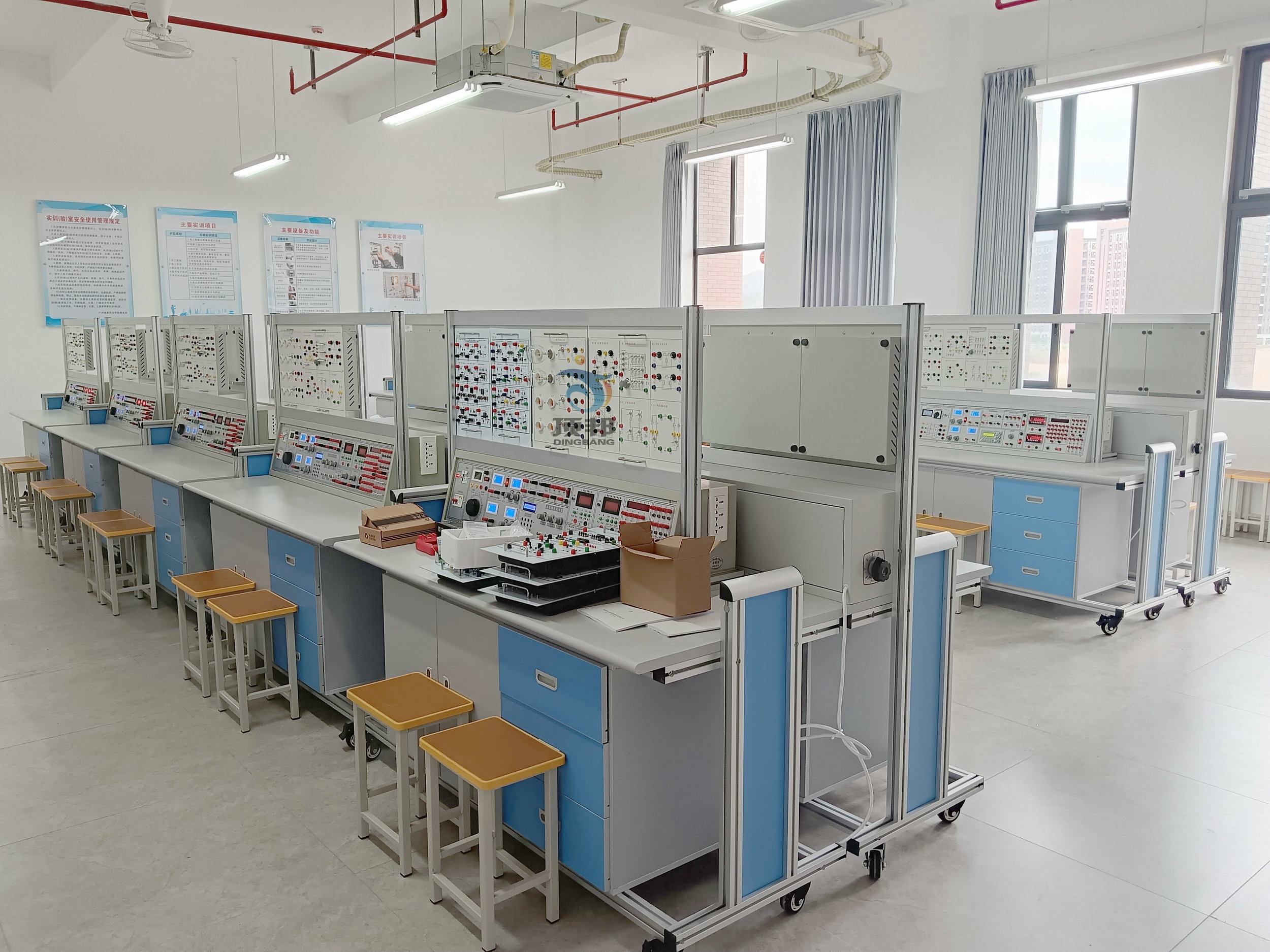 電子技術(shù)綜合實(shí)訓(xùn)考核裝置