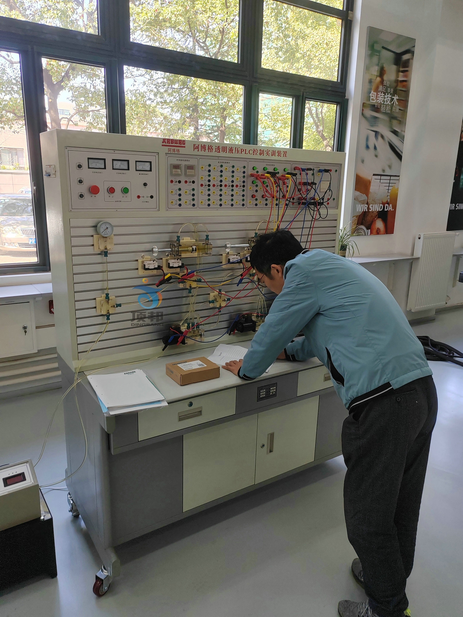 ͸��Һ��PLC���ƌ�Ӗ(x��n)�b��