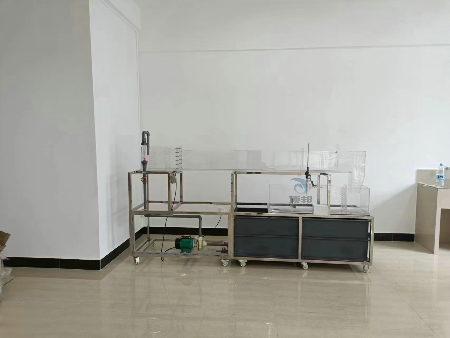 變底坡活動(dòng)小水槽