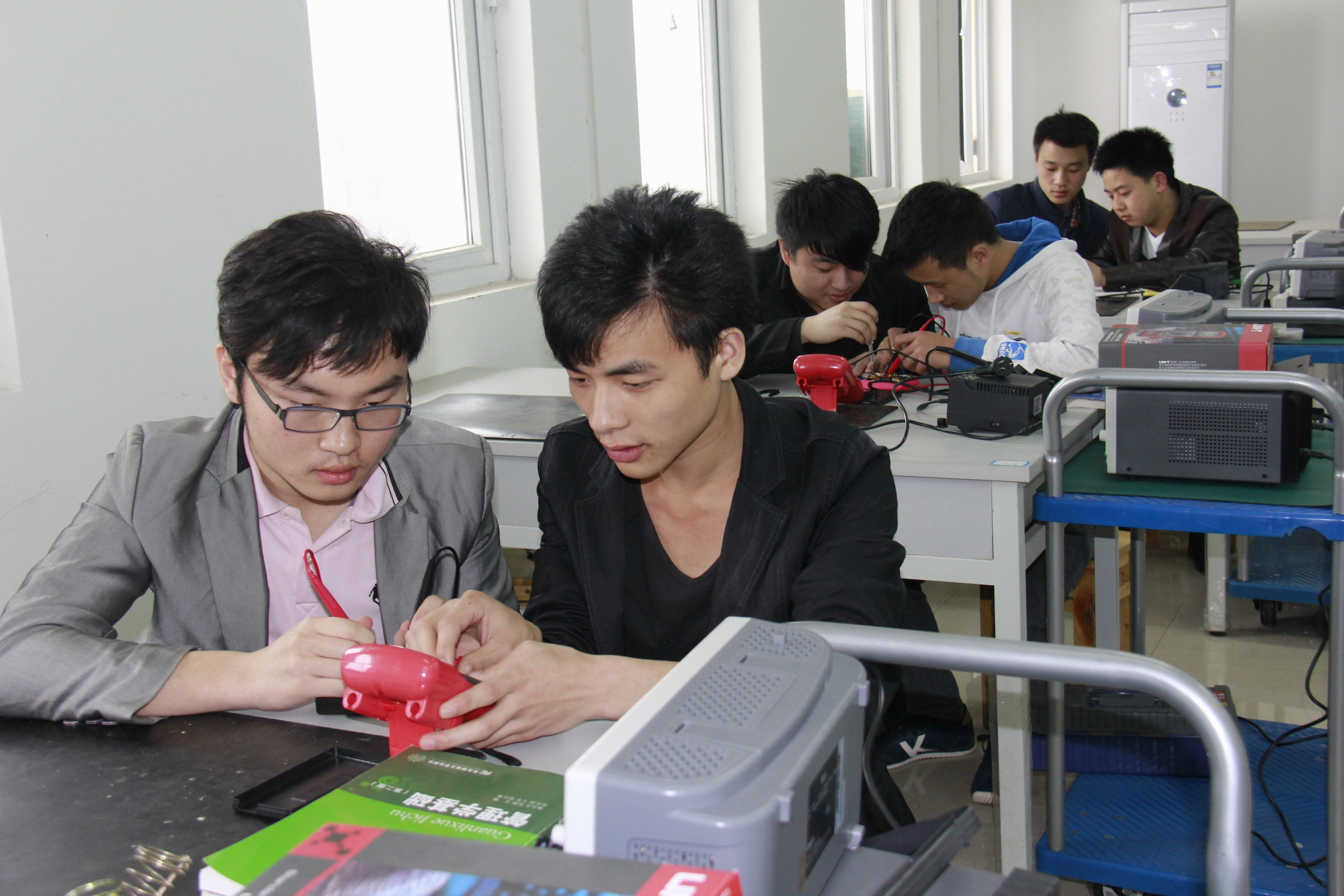 電子產(chǎn)品維修測試實訓(xùn)室